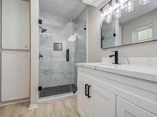 4735 Theall Road, Houston TX 77066