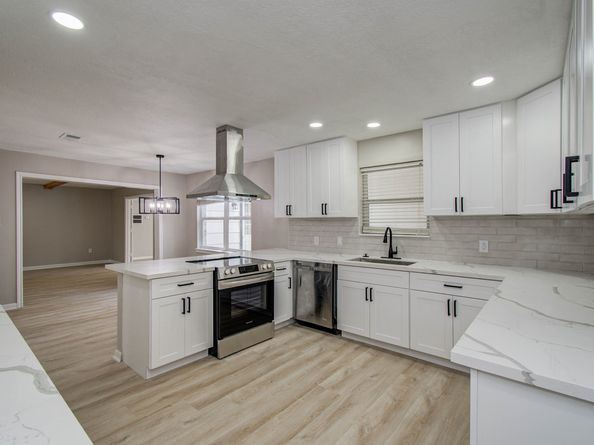 4735 Theall Road, Houston TX 77066