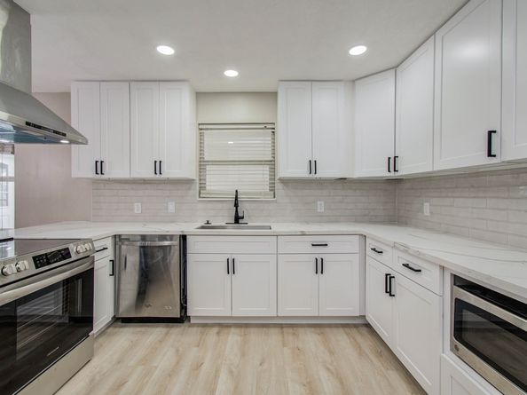 4735 Theall Road, Houston TX 77066