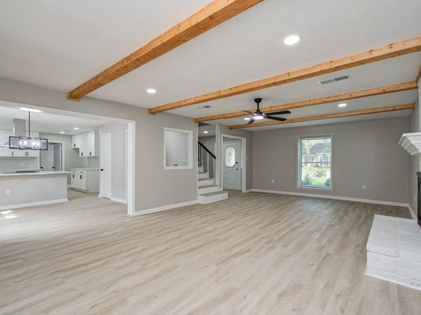 4735 Theall Road, Houston TX 77066