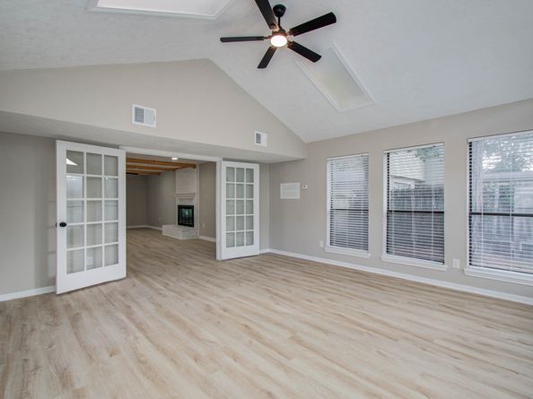 4735 Theall Road, Houston TX 77066