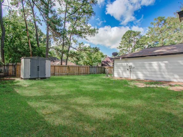 4735 Theall Road, Houston TX 77066