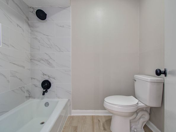 4735 Theall Road, Houston TX 77066