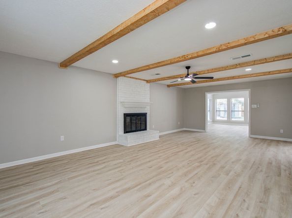 4735 Theall Road, Houston TX 77066