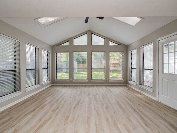 4735 Theall Road, Houston TX 77066