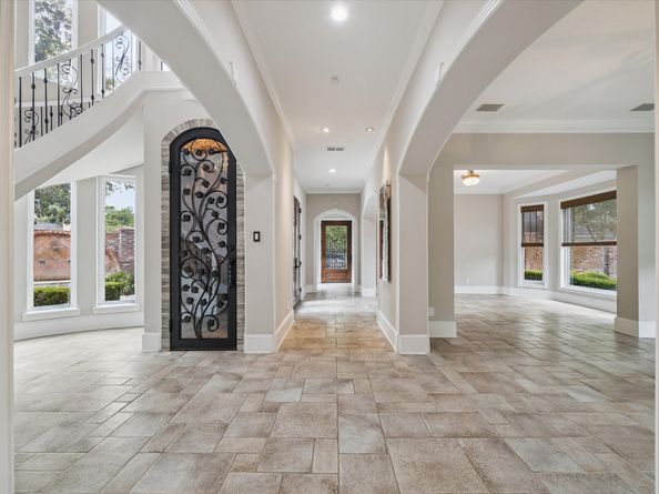 15 Forest Green Trail, Kingwood TX 77339