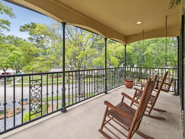 15 Forest Green Trail, Kingwood TX 77339