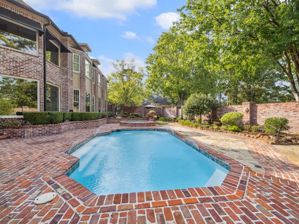 15 Forest Green Trail, Kingwood TX 77339