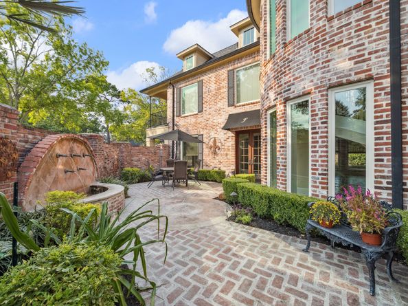 15 Forest Green Trail, Kingwood TX 77339