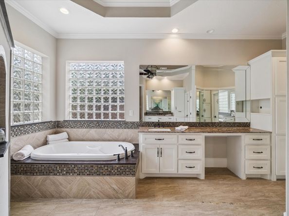 15 Forest Green Trail, Kingwood TX 77339