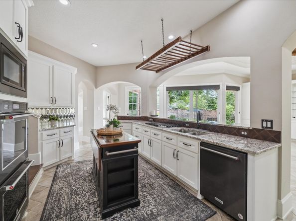 15 Forest Green Trail, Kingwood TX 77339