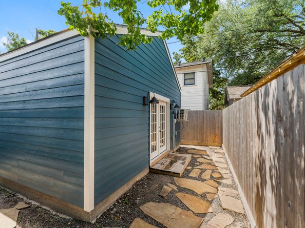 1102 Winston Street, Houston TX 77009