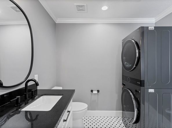 1102 Winston Street, Houston TX 77009