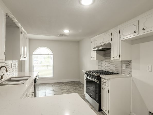 4206 Oak Shadows Drive, Houston TX 77091