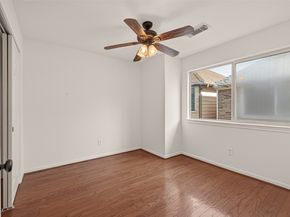 218 Plaza Del Sol Park, Houston TX 77020