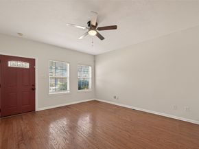 218 Plaza Del Sol Park, Houston TX 77020