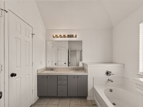 218 Plaza Del Sol Park, Houston TX 77020