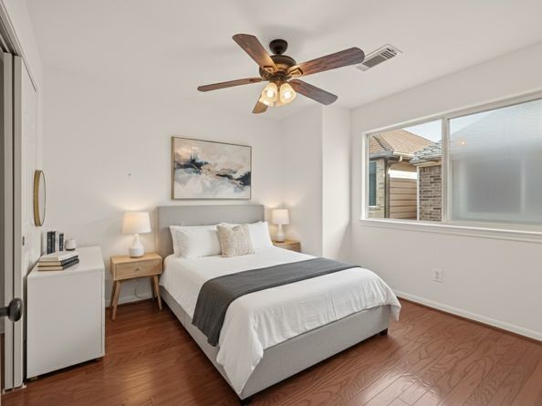 218 Plaza Del Sol Park, Houston TX 77020