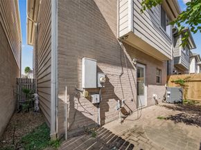 218 Plaza Del Sol Park, Houston TX 77020