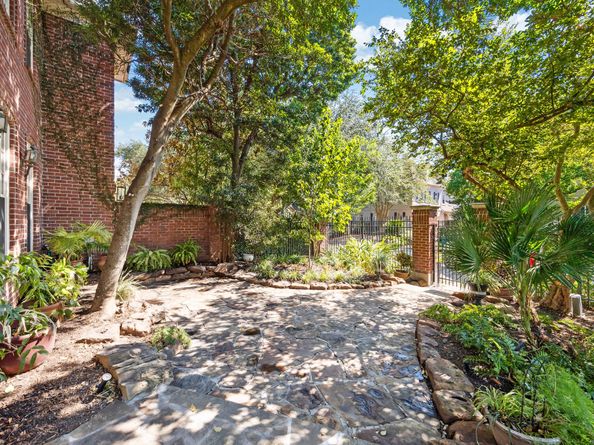 3388 Maroneal Street, Houston TX 77025