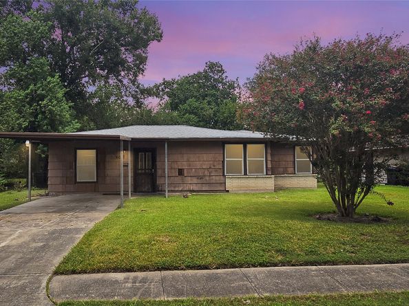 6027 Kenilwood Drive, Houston TX 77033