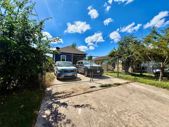 7808 Avenue F, Houston TX 77012