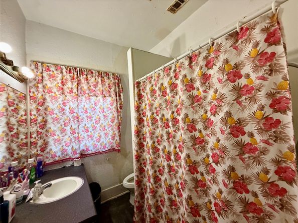 7808 Avenue F, Houston TX 77012