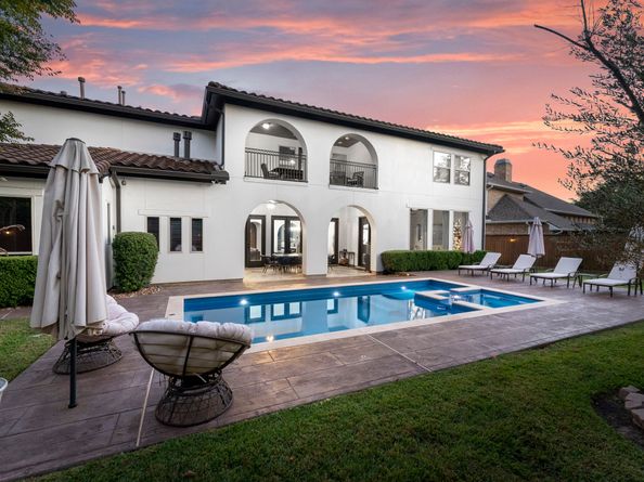 38 N Player Manor Circle, The Woodlands TX 77382