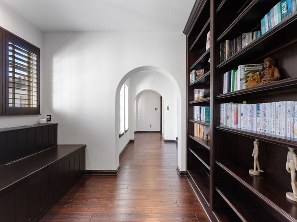 38 N Player Manor Circle, The Woodlands TX 77382