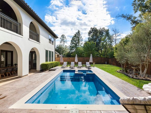 38 N Player Manor Circle, The Woodlands TX 77382