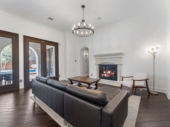 38 N Player Manor Circle, The Woodlands TX 77382