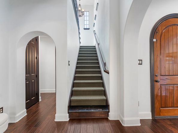 38 N Player Manor Circle, The Woodlands TX 77382