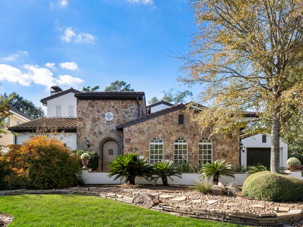 38 N Player Manor Circle, The Woodlands TX 77382