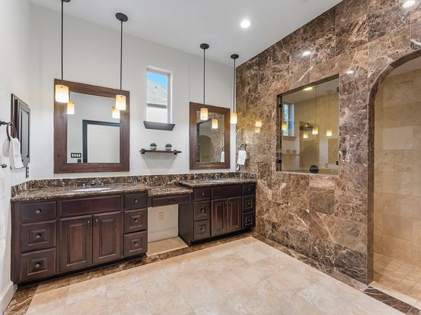 38 N Player Manor Circle, The Woodlands TX 77382