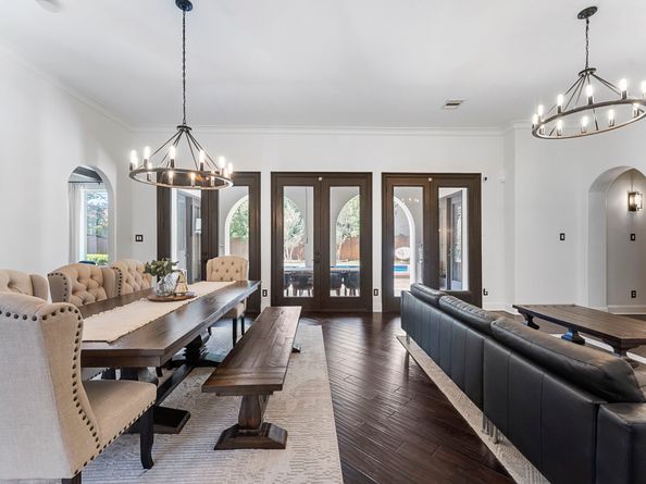 38 N Player Manor Circle, The Woodlands TX 77382