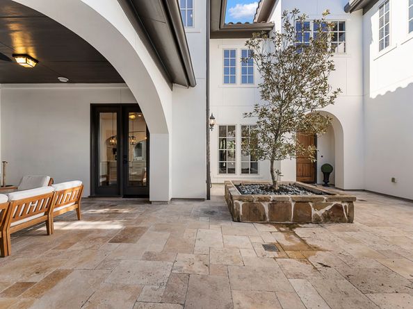 38 N Player Manor Circle, The Woodlands TX 77382