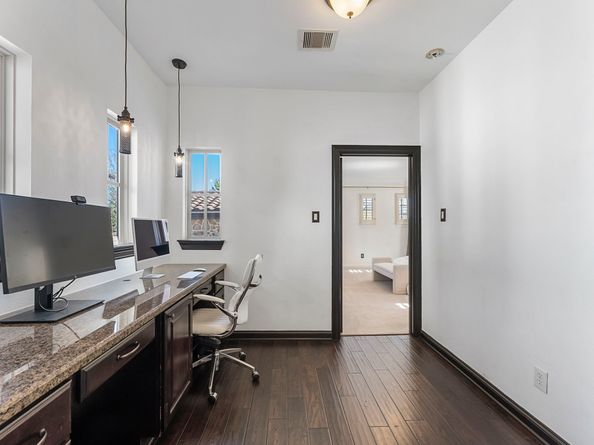 38 N Player Manor Circle, The Woodlands TX 77382