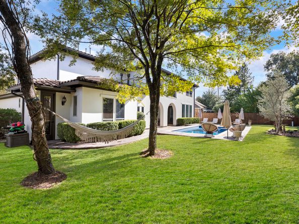 38 N Player Manor Circle, The Woodlands TX 77382