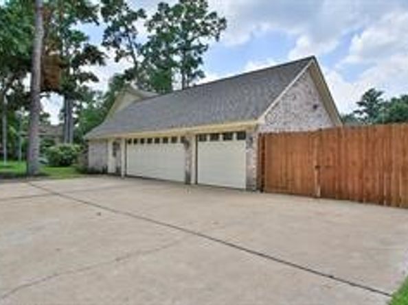 12302 Moorcreek Drive, Houston TX 77070