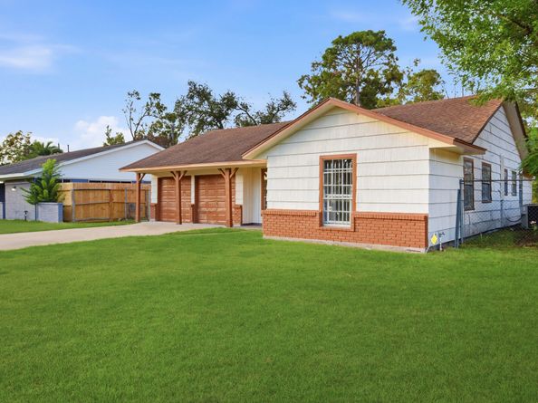 535 Edgebrook Drive, Houston TX 77034