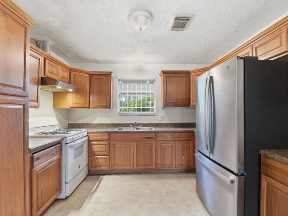 535 Edgebrook Drive, Houston TX 77034