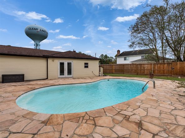 15703 Crestbrook Drive, Houston TX 77059