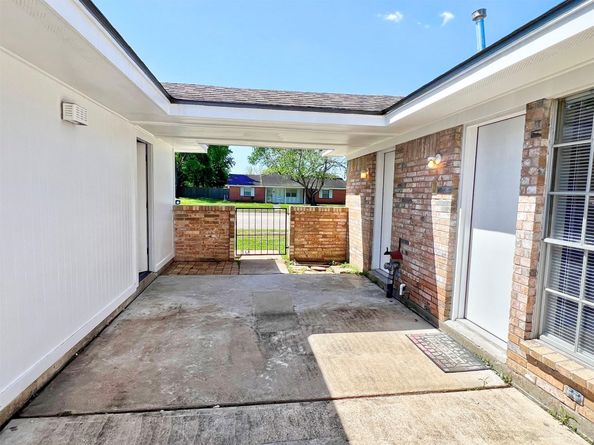 415 Sevenhampton Lane, Houston TX 77015