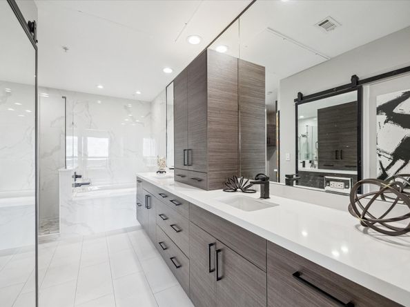 3333 Allen Parkway 1701, Houston TX 77019