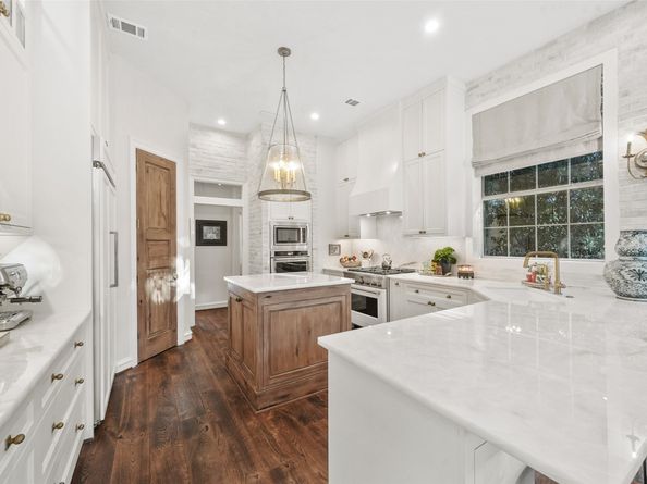 2207 Longmire Road, Conroe TX 77304