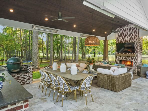 2207 Longmire Road, Conroe TX 77304