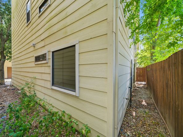 5310 Larkin Street B, Houston TX 77007