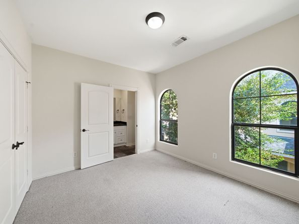 5310 Larkin Street B, Houston TX 77007