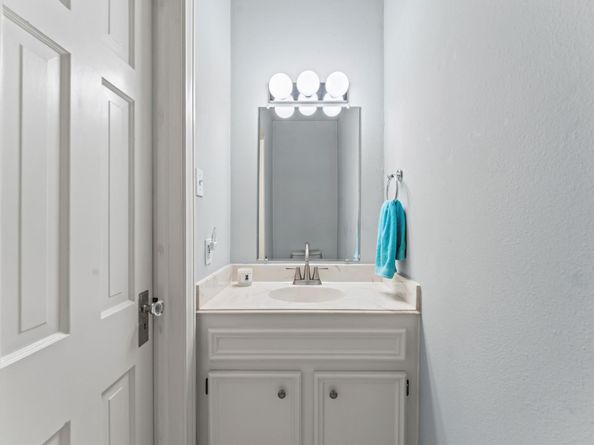 717 Sue Barnett Drive, Houston TX 77018