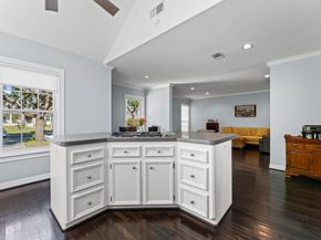 717 Sue Barnett Drive, Houston TX 77018